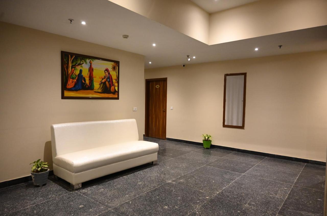 Neel Clarks Inn Express Агра Экстерьер фото