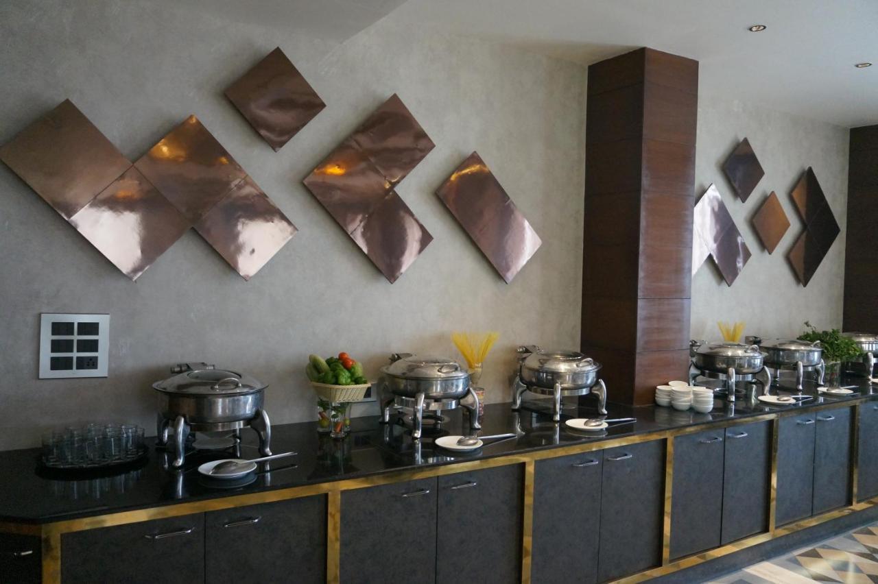 Neel Clarks Inn Express Агра Экстерьер фото
