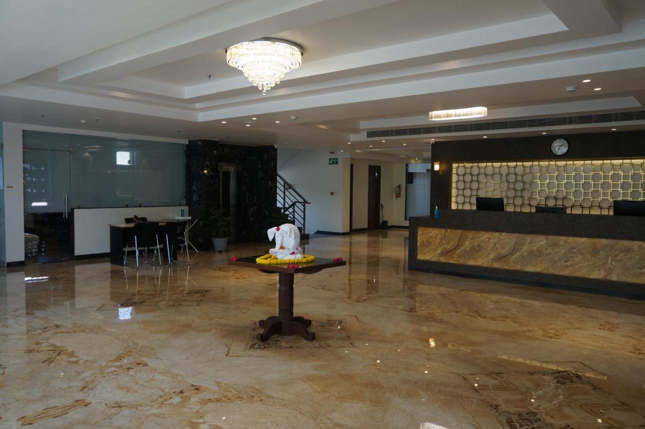 Neel Clarks Inn Express Агра Экстерьер фото