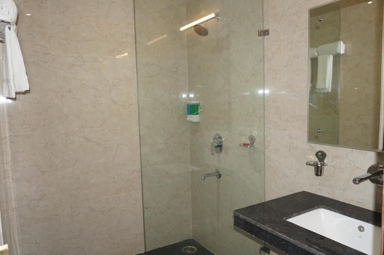 Neel Clarks Inn Express Агра Экстерьер фото
